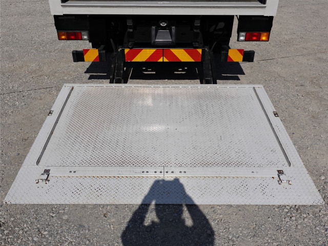 三菱ふそう キャンター 小型 バン 2RG-FEB90(103664) 16枚目