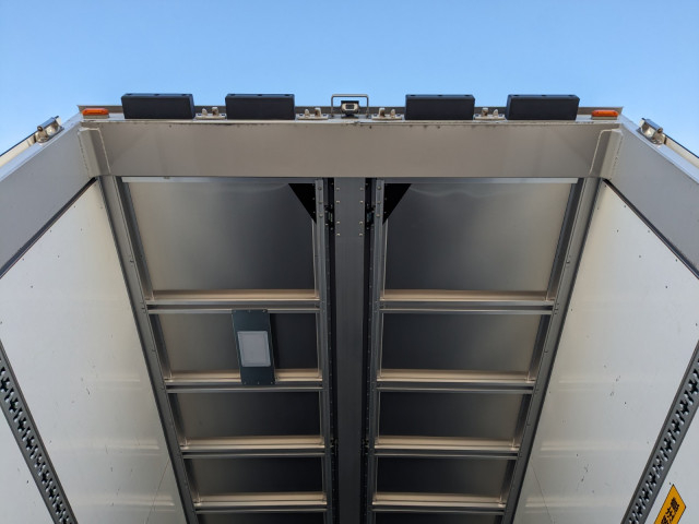 UDトラックス（日産） クオン 大型 ウィング 2PG-CG5CA(103665) 10枚目