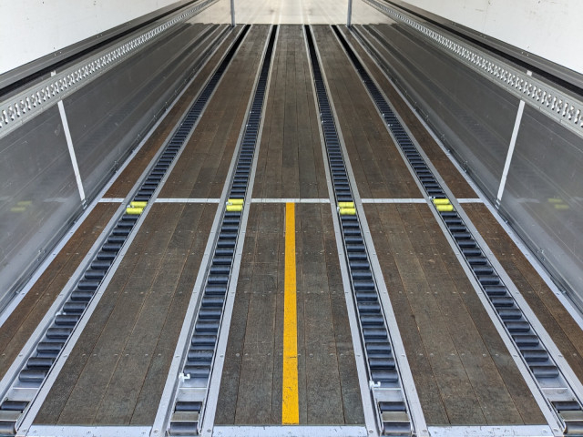 UDトラックス（日産） クオン 大型 ウィング 2PG-CG5CA(103665) 11枚目