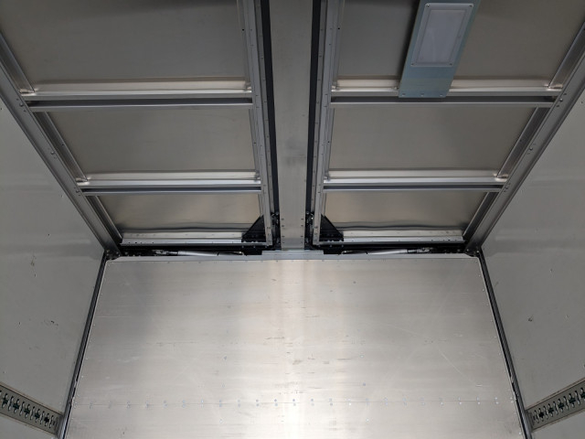 UDトラックス（日産） クオン 大型 ウィング 2PG-CG5CA(103665) 14枚目