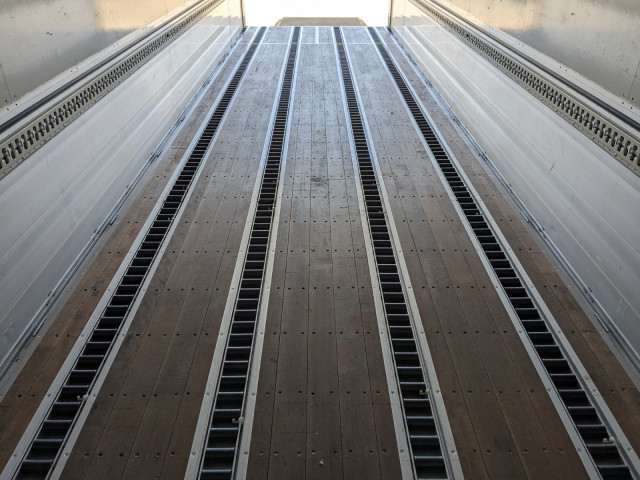 UDトラックス（日産） クオン 大型 ウィング 2PG-CG5CA(103665) 16枚目