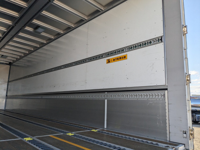 UDトラックス（日産） クオン 大型 ウィング 2PG-CG5CA(103665) 17枚目