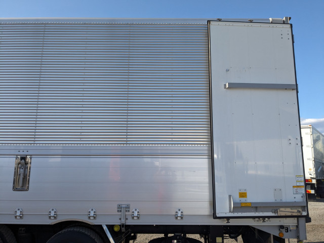 UDトラックス（日産） クオン 大型 ウィング 2PG-CG5CA(103665) 19枚目