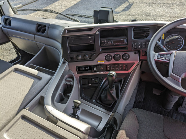 UDトラックス（日産） クオン 大型 ウィング 2PG-CG5CA(103665) 27枚目