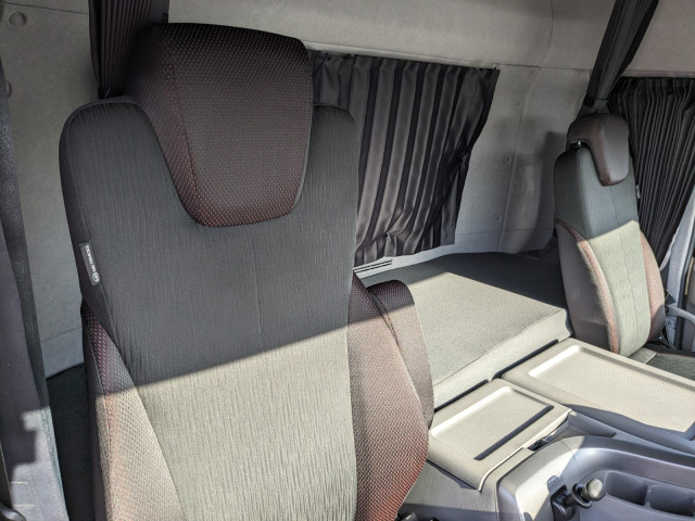 UDトラックス（日産） クオン 大型 ウィング 2PG-CG5CA(103665) 28枚目