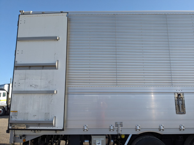 UDトラックス（日産） クオン 大型 ウィング 2PG-CG5CA(103665) 31枚目