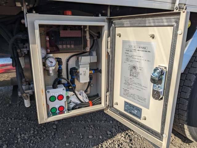 UDトラックス（日産） クオン 大型 ウィング 2PG-CG5CA(103665) 32枚目