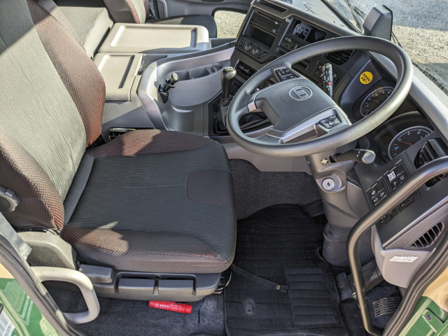 UDトラックス（日産） クオン 大型 ウィング 2PG-CG5CA(103665) 41枚目