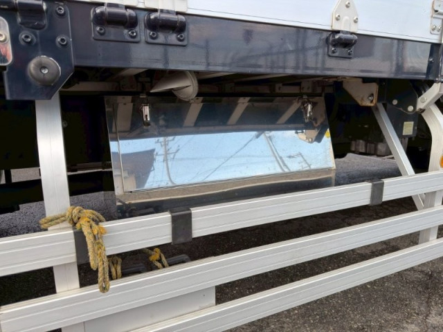 UDトラックス（日産） クオン 大型 ウィング 2PG-CD5CA(103673) 18枚目