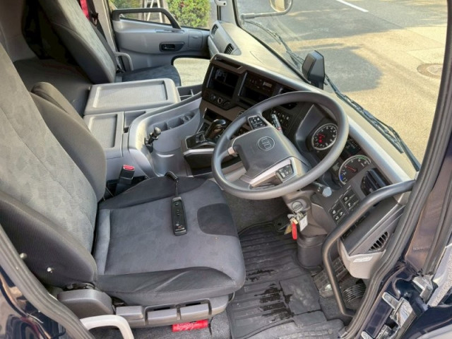 UDトラックス（日産） クオン 大型 ウィング 2PG-CD5CA(103673) 32枚目