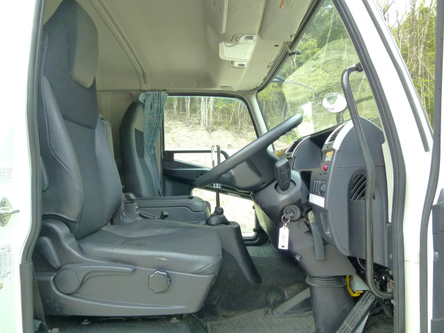 三菱ふそう ファイター 増トン 平ボディ（クレーン付） 2KG-FK65FZ(103674) 33枚目