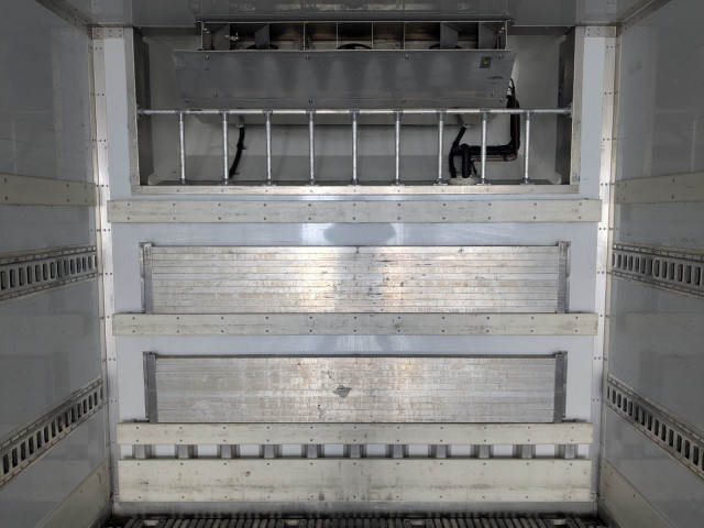 いすゞ ギガ 大型 冷蔵冷凍バン 2PG -CYL77C(103676) 16枚目