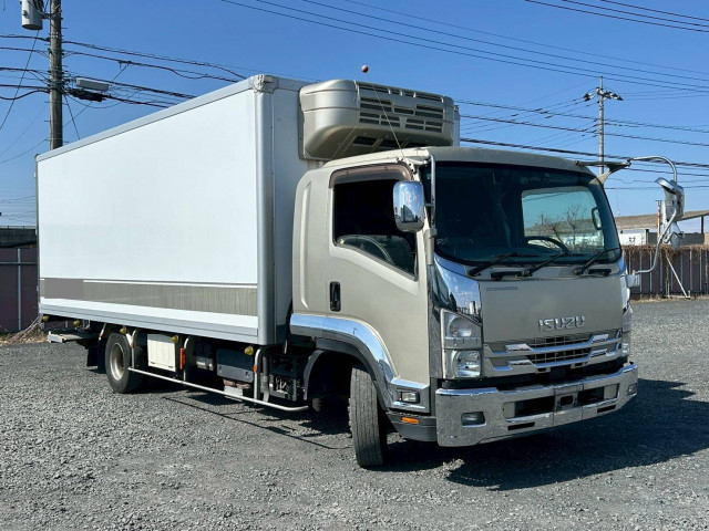いすゞ フォワード 中型 冷蔵冷凍バン 2PG-FRR90T2(103679) 2枚目