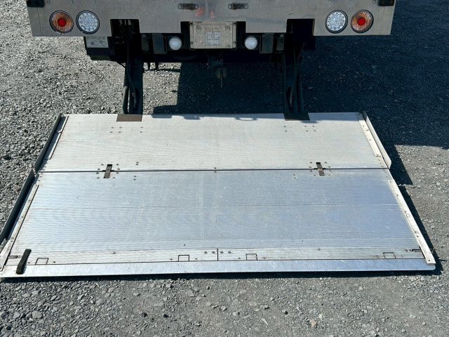 いすゞ フォワード 中型 冷蔵冷凍バン 2PG-FRR90T2(103679) 11枚目