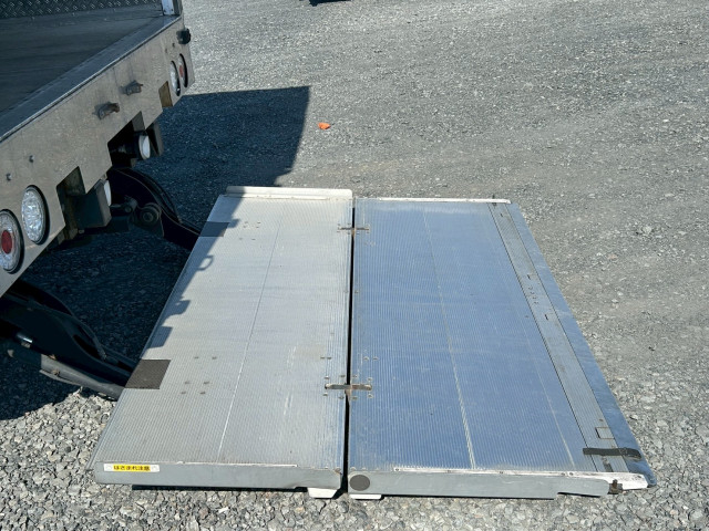 いすゞ フォワード 中型 冷蔵冷凍バン 2PG-FRR90T2(103679) 12枚目