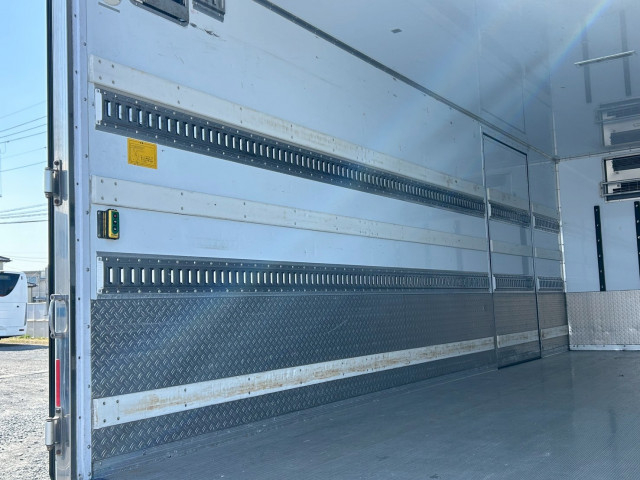 いすゞ フォワード 中型 冷蔵冷凍バン 2PG-FRR90T2(103679) 13枚目
