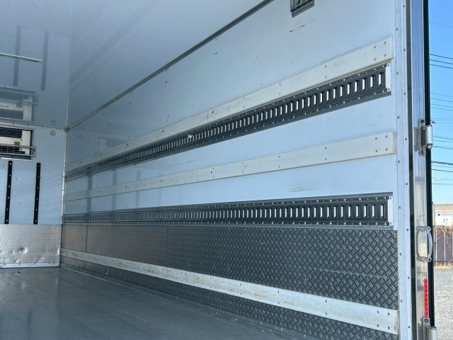 いすゞ フォワード 中型 冷蔵冷凍バン 2PG-FRR90T2(103679) 14枚目