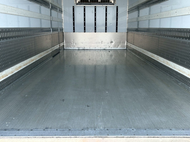 いすゞ フォワード 中型 冷蔵冷凍バン 2PG-FRR90T2(103679) 15枚目