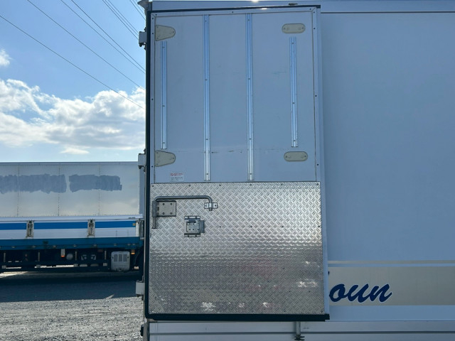 いすゞ フォワード 中型 冷蔵冷凍バン 2PG-FRR90T2(103679) 20枚目