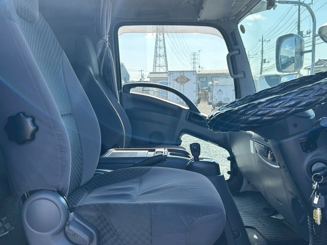 いすゞ フォワード 中型 冷蔵冷凍バン 2PG-FRR90T2(103679) 31枚目