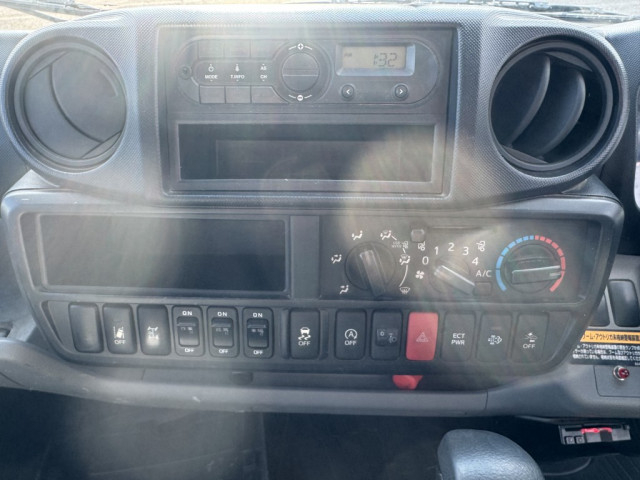 日野 デュトロ 小型 平ボディ（クレーン付） TPG-XZU650M(103680) 33枚目