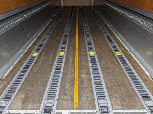 UDトラックス（日産） クオン 大型 ウィング 2PG-CG5CA(103710) 11枚目