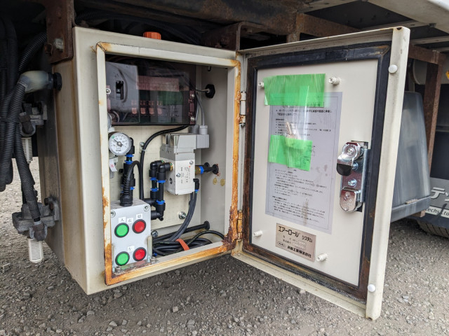 UDトラックス（日産） クオン 大型 ウィング 2PG-CG5CA(103710) 32枚目