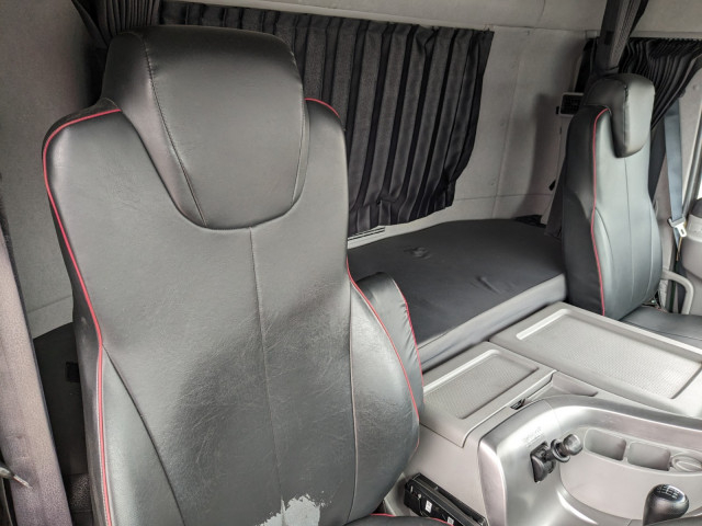 UDトラックス（日産） クオン 大型 ウィング 2PG-CG5CA(103710) 42枚目