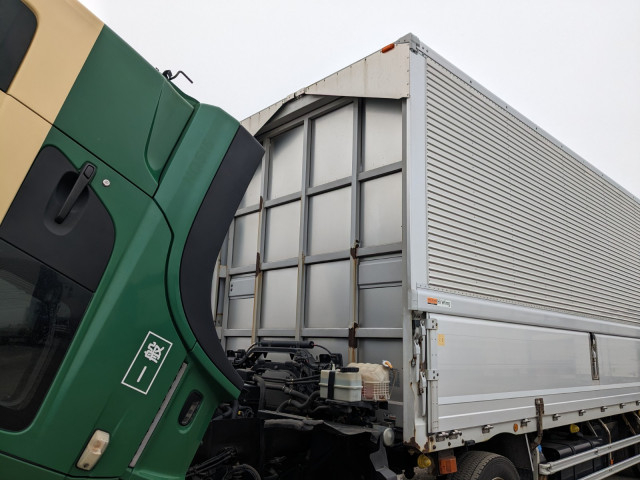 UDトラックス（日産） クオン 大型 ウィング 2PG-CG5CA(103710) 46枚目