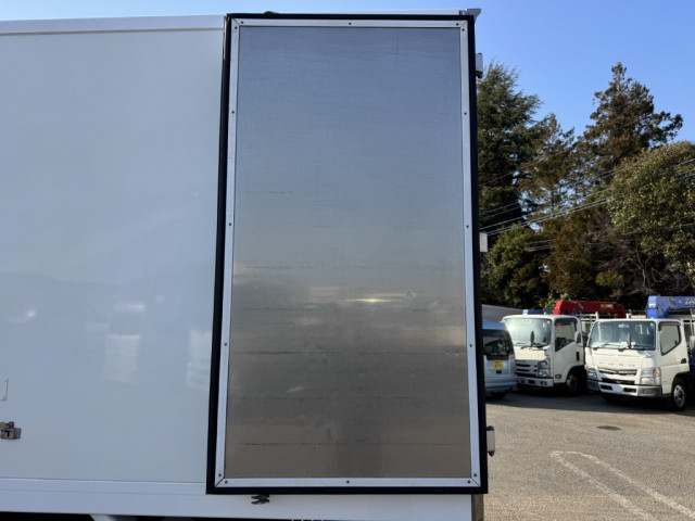 三菱ふそう キャンター 小型 冷蔵冷凍バン 2PG-FEB90(103727) 17枚目