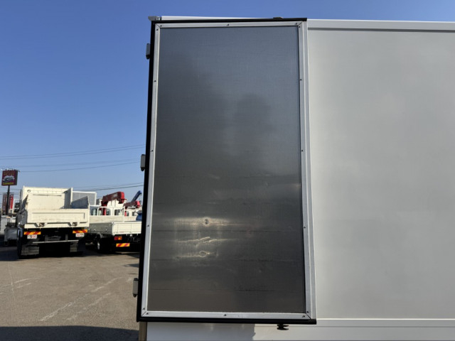 三菱ふそう キャンター 小型 冷蔵冷凍バン 2PG-FEB90(103727) 18枚目