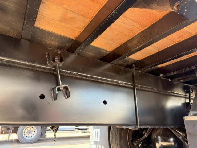 いすゞ ギガ 大型 平ボディ（クレーン付） QKG-CYZ77BM(103730) 13枚目