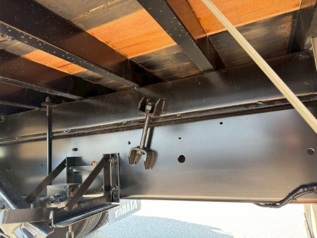 いすゞ ギガ 大型 平ボディ（クレーン付） QKG-CYZ77BM(103730) 14枚目