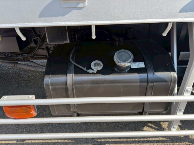 いすゞ ギガ 大型 平ボディ（クレーン付） QKG-CYZ77BM(103730) 15枚目