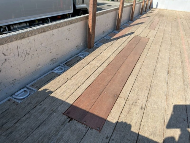 いすゞ ギガ 大型 平ボディ（クレーン付） QKG-CYZ77BM(103730) 23枚目