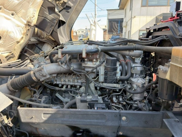 いすゞ ギガ 大型 平ボディ（クレーン付） QKG-CYZ77BM(103730) 24枚目