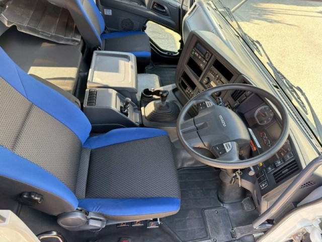 いすゞ ギガ 大型 平ボディ（クレーン付） QKG-CYZ77BM(103730) 28枚目