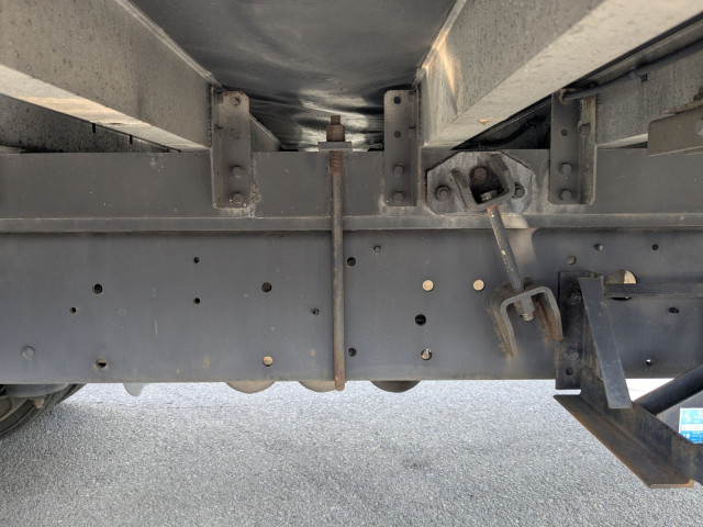 UDトラックス（日産） クオン 大型 冷蔵冷凍バン QKG-CG5ZA(103742) 11枚目