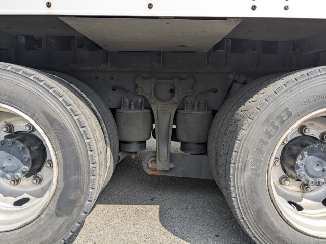 UDトラックス（日産） クオン 大型 冷蔵冷凍バン QKG-CG5ZA(103742) 12枚目