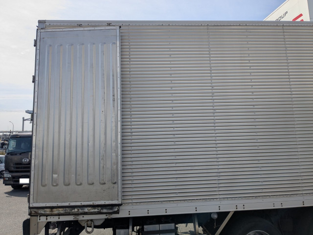 UDトラックス（日産） クオン 大型 冷蔵冷凍バン QKG-CG5ZA(103742) 19枚目