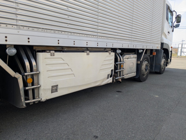 UDトラックス（日産） クオン 大型 冷蔵冷凍バン QKG-CG5ZA(103742) 21枚目