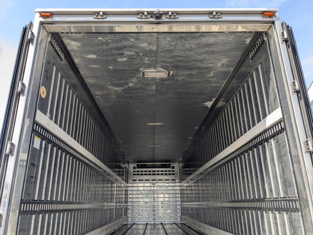 UDトラックス（日産） クオン 大型 冷蔵冷凍バン QKG-CG5ZA(103742) 24枚目