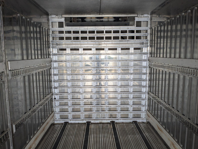 UDトラックス（日産） クオン 大型 冷蔵冷凍バン QKG-CG5ZA(103742) 26枚目