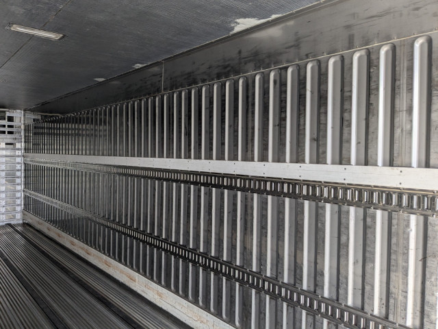 UDトラックス（日産） クオン 大型 冷蔵冷凍バン QKG-CG5ZA(103742) 30枚目