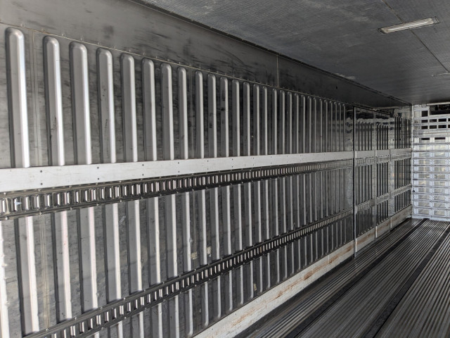 UDトラックス（日産） クオン 大型 冷蔵冷凍バン QKG-CG5ZA(103742) 31枚目