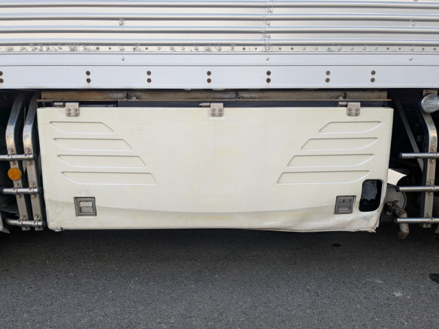 UDトラックス（日産） クオン 大型 冷蔵冷凍バン QKG-CG5ZA(103742) 32枚目