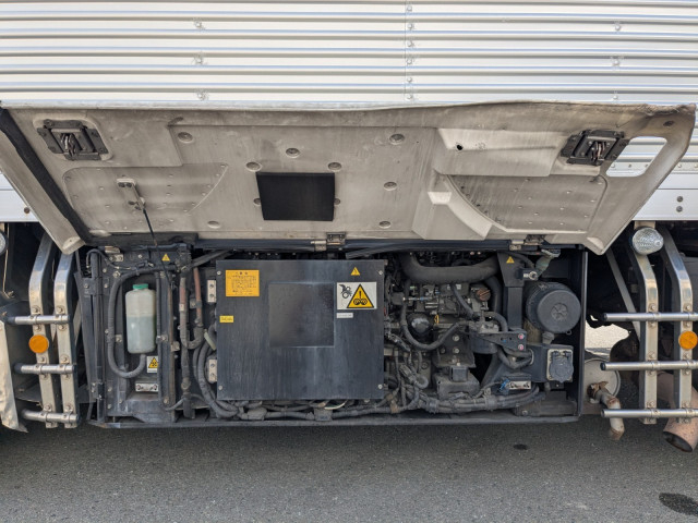 UDトラックス（日産） クオン 大型 冷蔵冷凍バン QKG-CG5ZA(103742) 33枚目