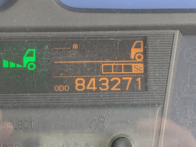 UDトラックス（日産） クオン 大型 冷蔵冷凍バン QKG-CG5ZA(103742) 37枚目