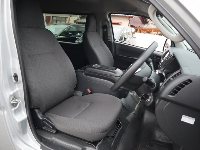 トヨタ ハイエース 小型 バン 3BA-TRH214W(103750) 31枚目