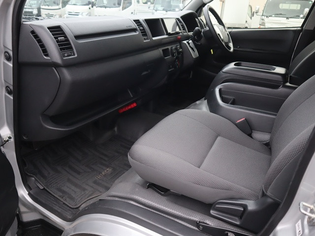 トヨタ ハイエース 小型 バン 3BA-TRH214W(103750) 32枚目